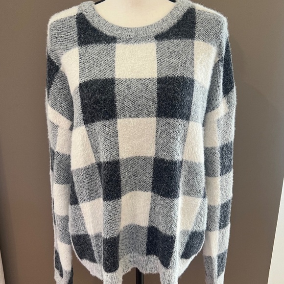 Women's Cyprus Cozy Black & White Plaid Sweater, Size Large - Picture 1 of 9